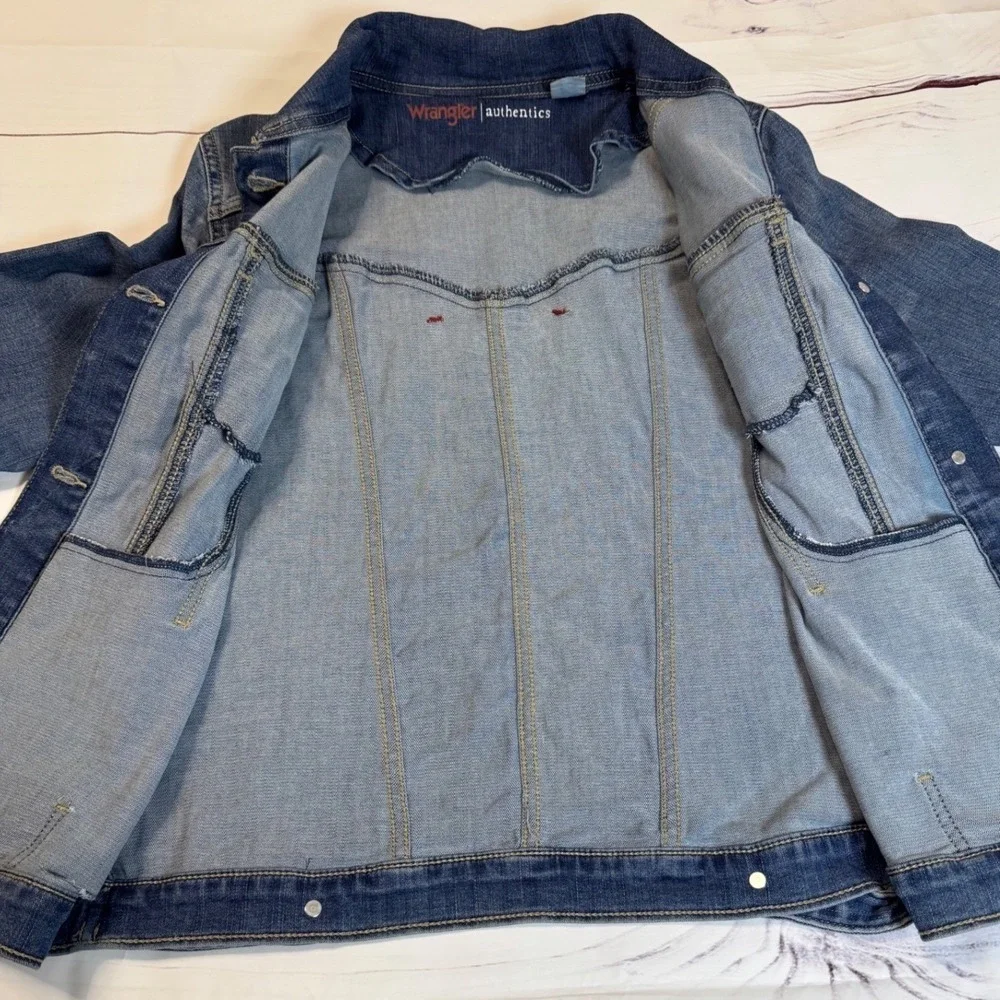 Distressed Wrangler Jean‎ Jacket / Medium / Sku0030